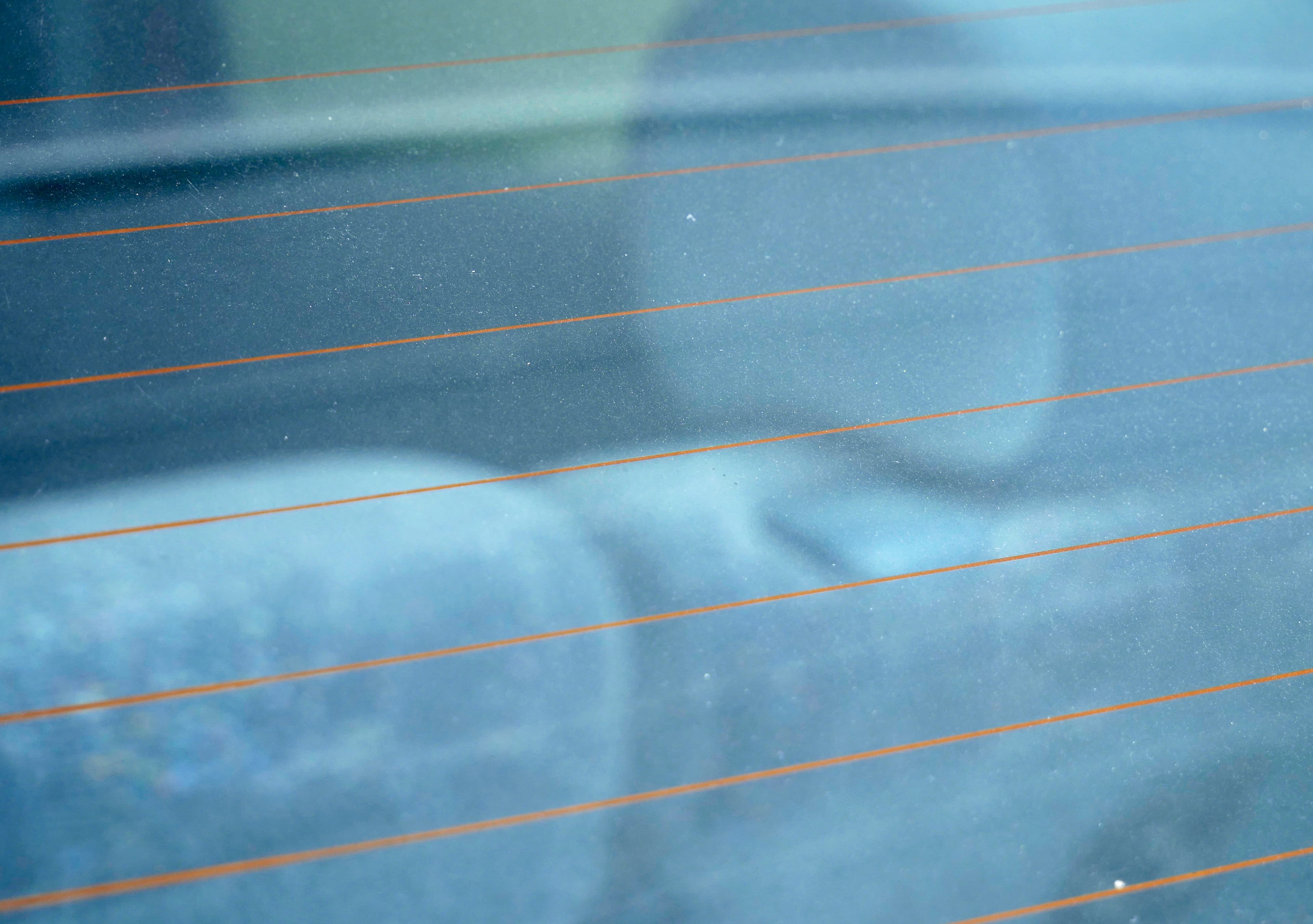Rear vehicle glass with defroster lines